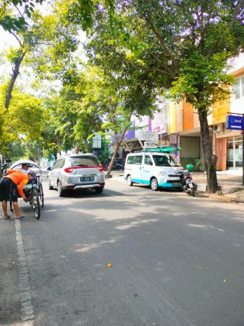 dijual-rumah-pekarangan-luas-di-jalan-ronggolawe-big-2