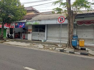 DIKONTRAKAN TOKO LOKASI STRATEGIS UNTUK USAHA, DI JL PATIMURA BOJONEGORO